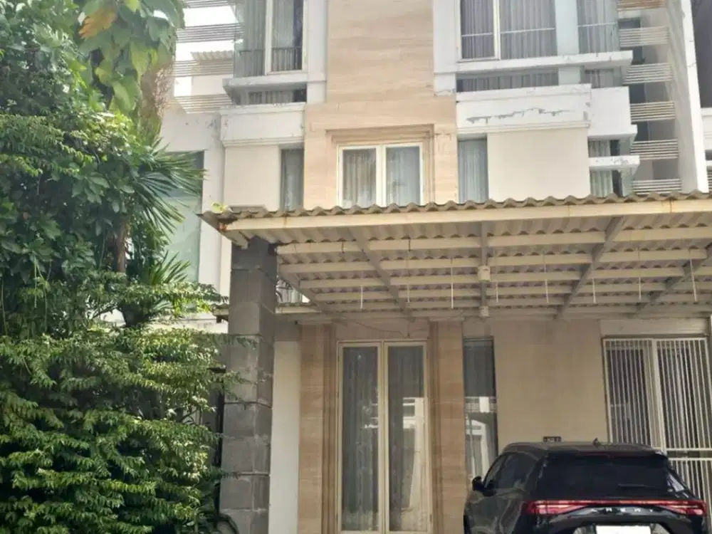 Dijual rumah Ritz Embassy Pakuwon Indah Surabaya