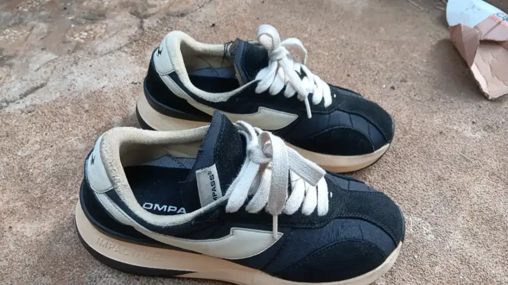 Compass Velocity Black