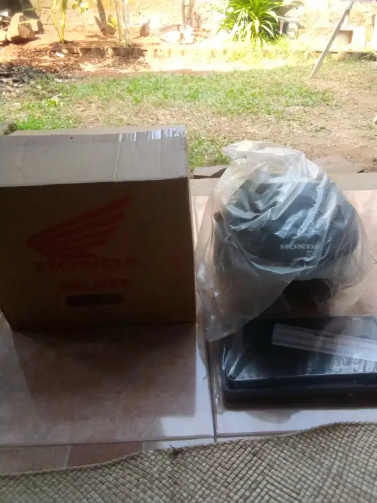 Jual helm baru dan untuk flat No.