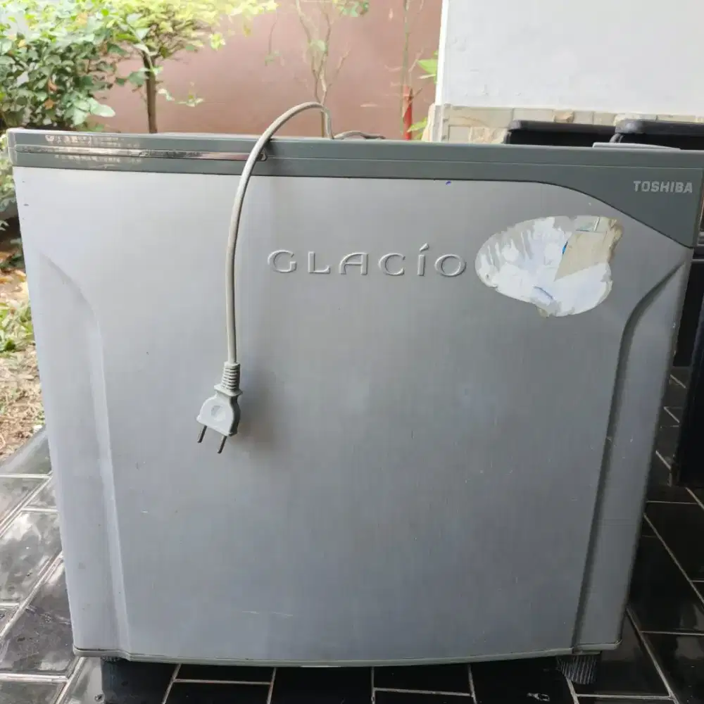 Kulkas Toshiba Glacio mini portable