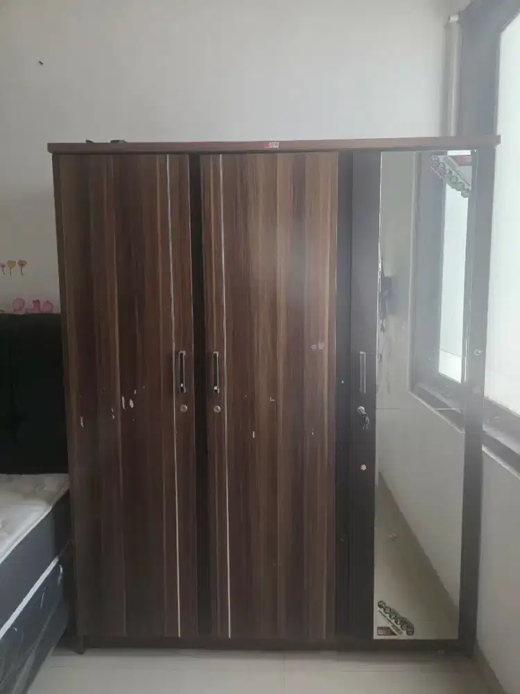 Jual Lemari pakaian bekas
