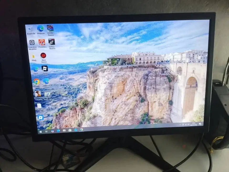 MONITOR SPC 19INC BARU PAKE 2BLN