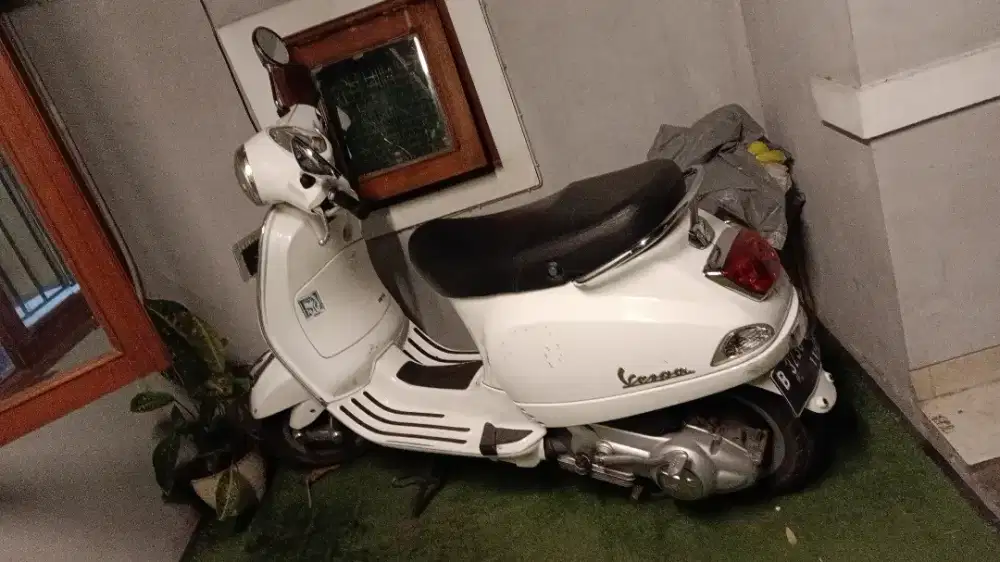 Jual Vespa LX 125 tahun 2011