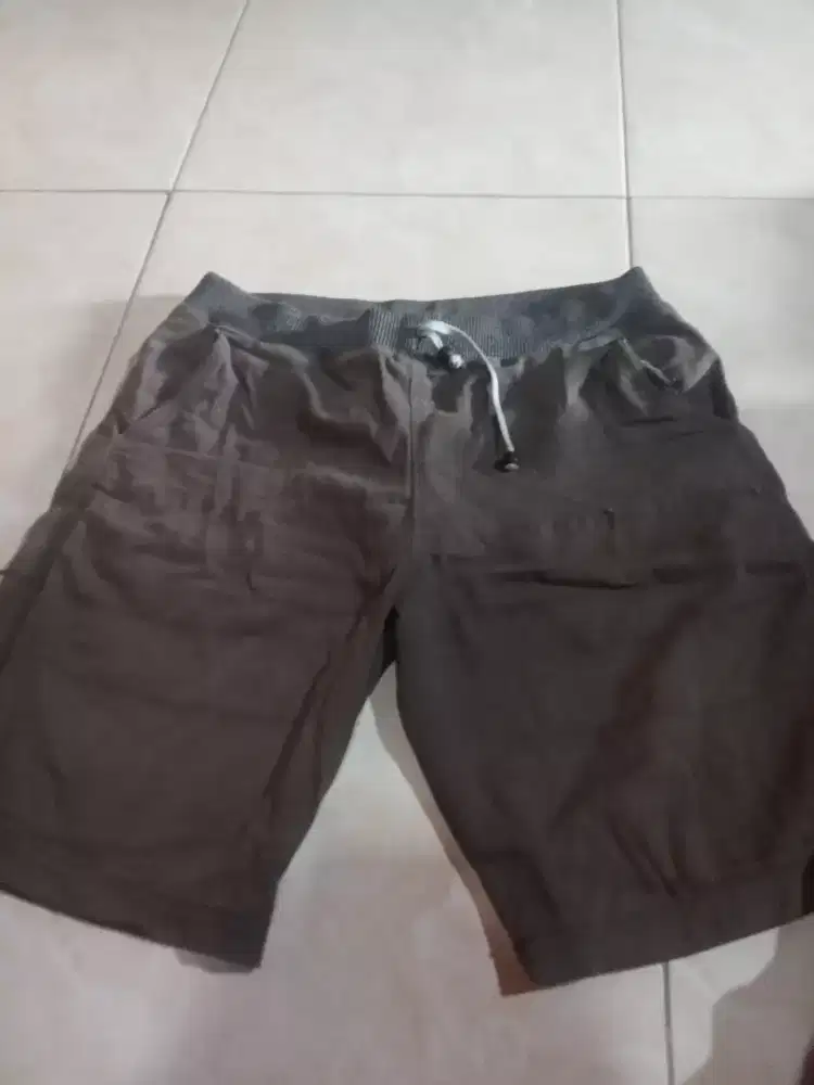 Dijual celana pendek size L XL masuk