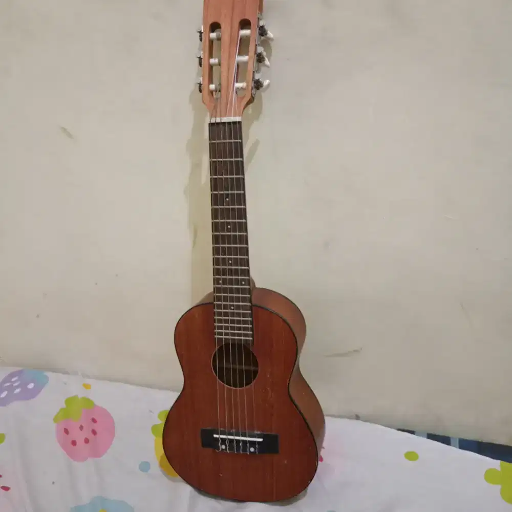 Gitar kecil senar 6 nilon