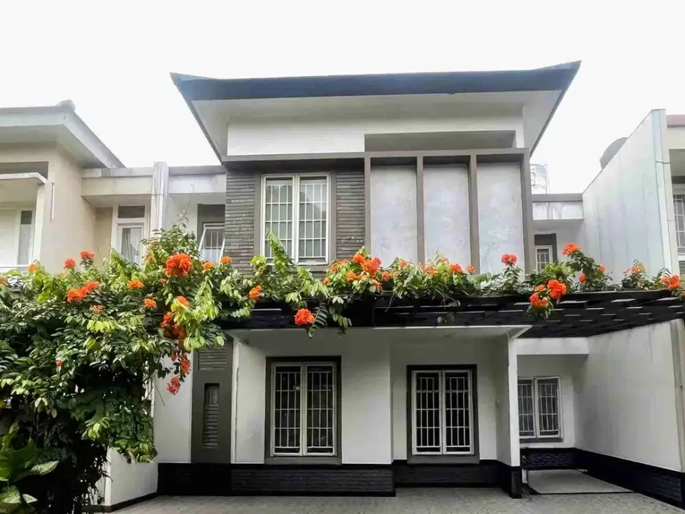 dijual rumah siap huni 2 Lt di gunung gede dekat jl Pajajaran raya, hanya 8 menit ke stasiun bogor, dekat pusat bisnis