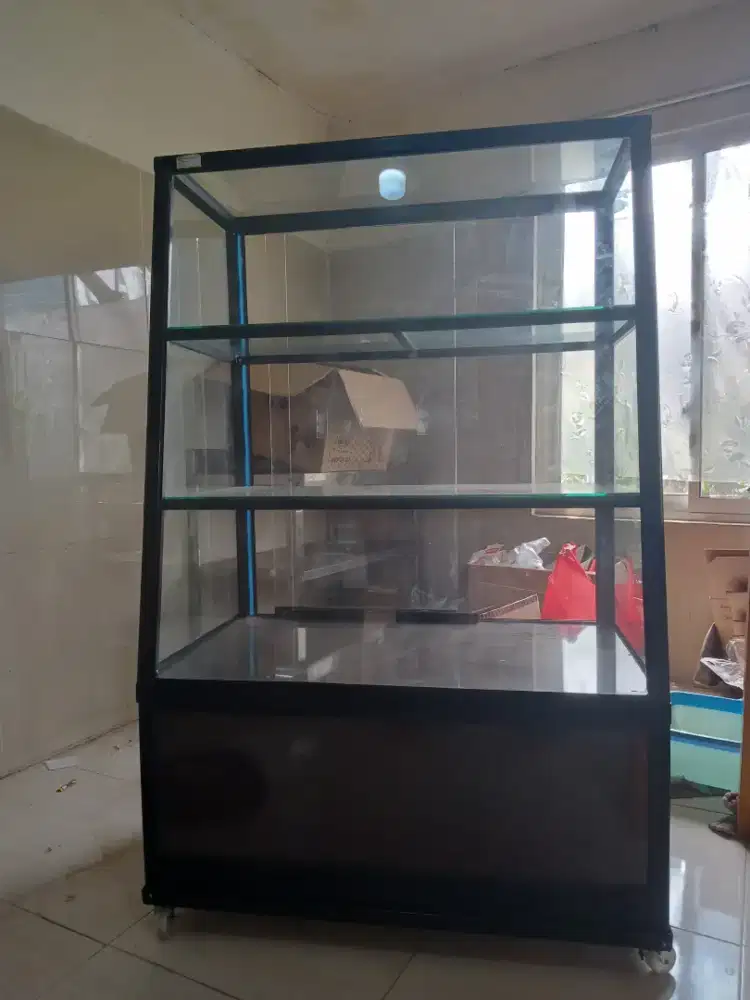 Etalase Baru Jual Rugi