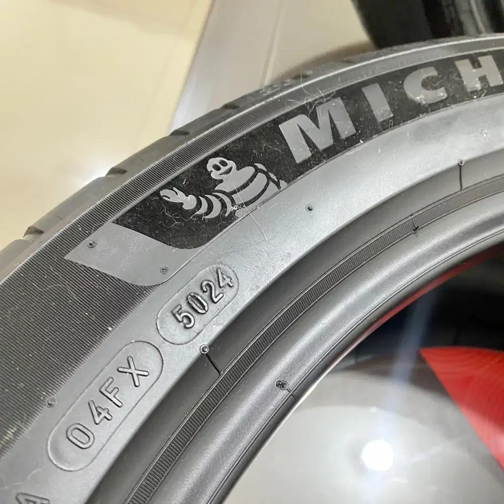 Dijual ban EV Michelin Pilot Sport tahun 2024 ( 5024) mulus 2 pcs