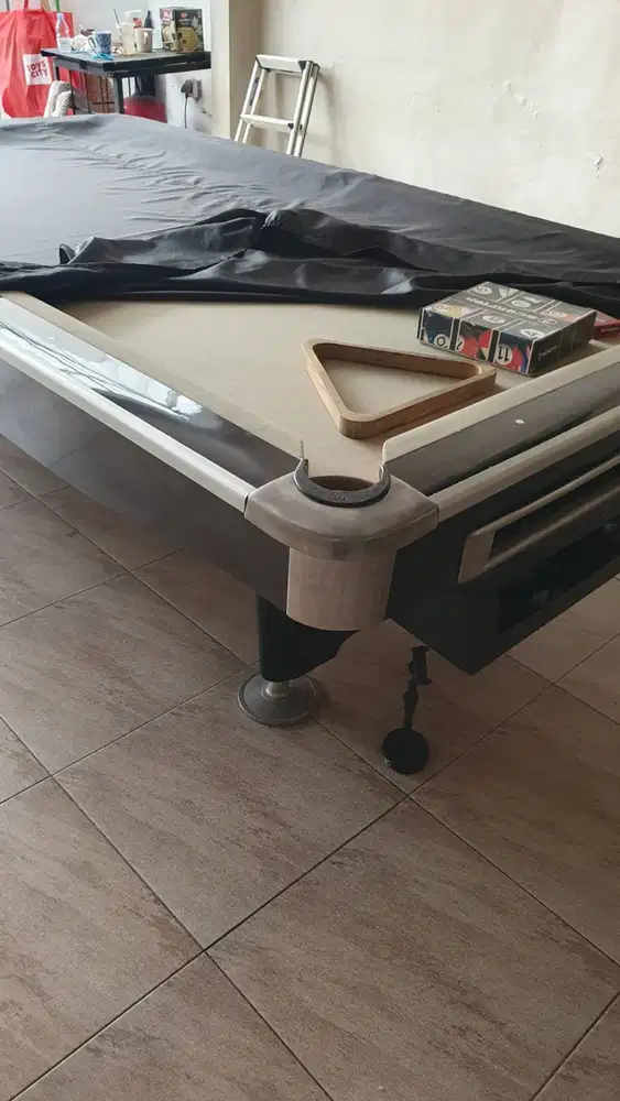 Meja bilyard seken
