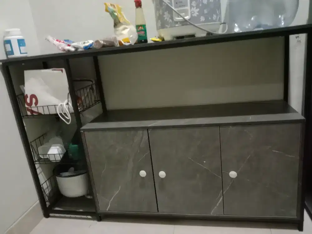 Meja kompor lemari 3 pintu sakit 2