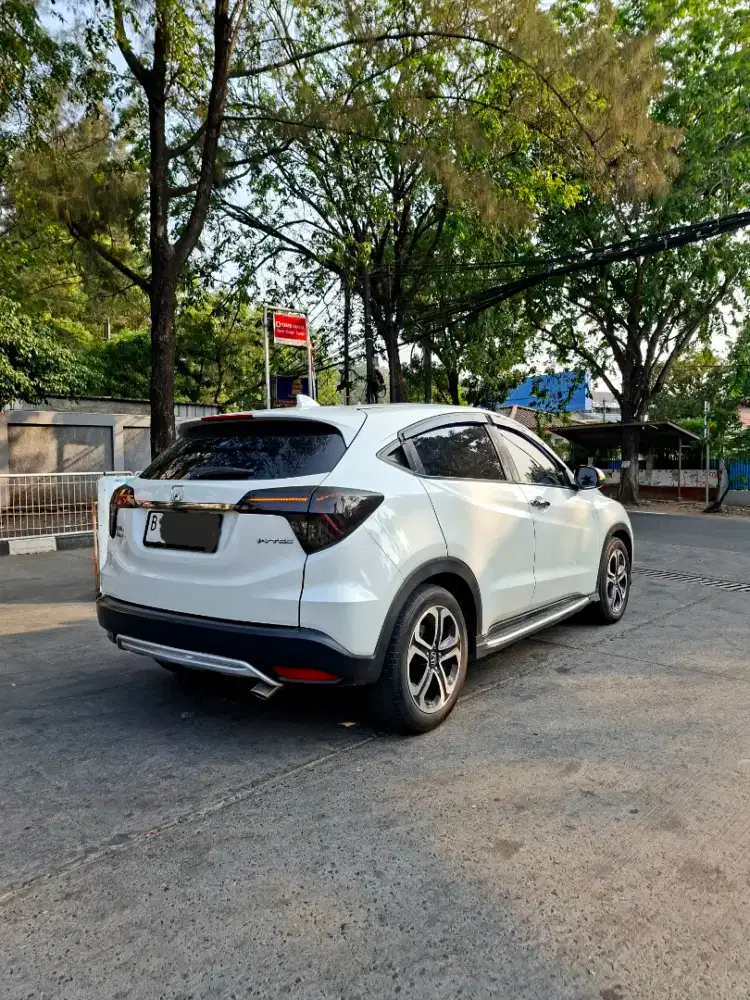 HRV SE Limited 2019 AT white orchid