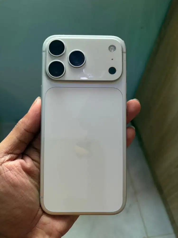 IBOX 17 PRO MAX SILVER 256GB GARANSI DEC 2026