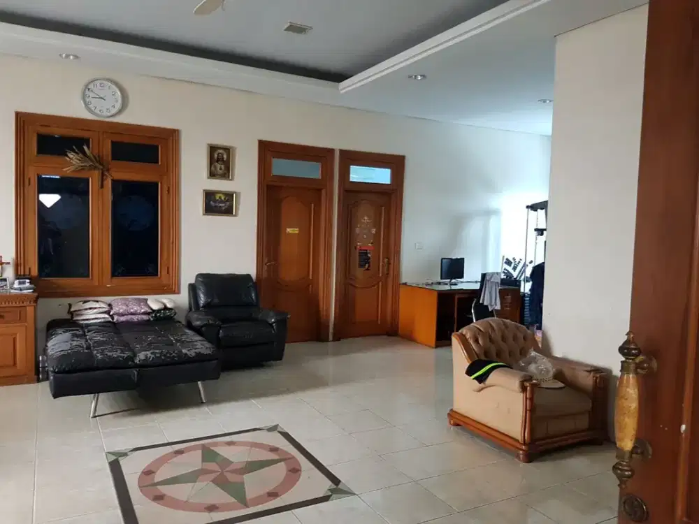 Ruko Strategis 2,5 Lantai Pinggir Jalan Raya *