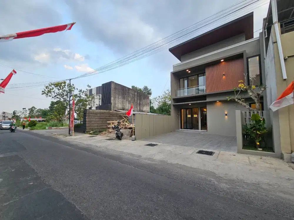Rumah Mewah Semi Furnished dekat Stadion Wedomartani Sleman