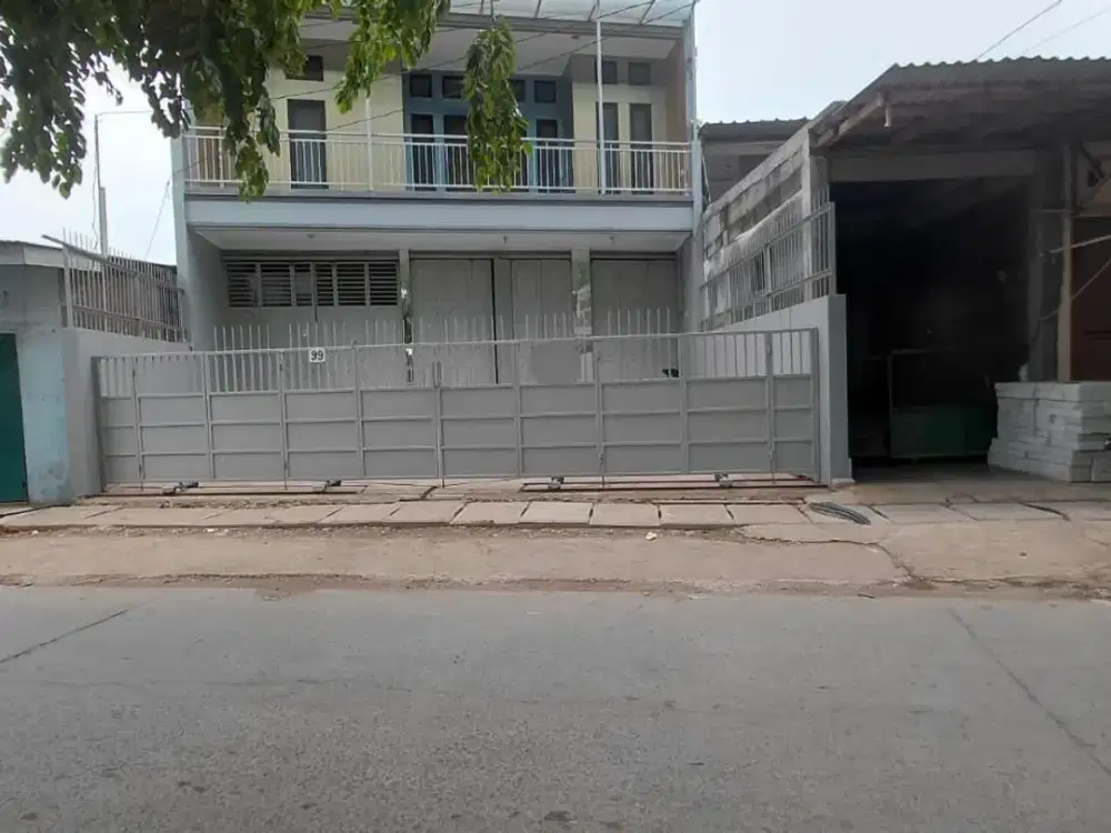 Ruko Gandeng Jalan Utama di Mutiara Gading City, Bekasi *