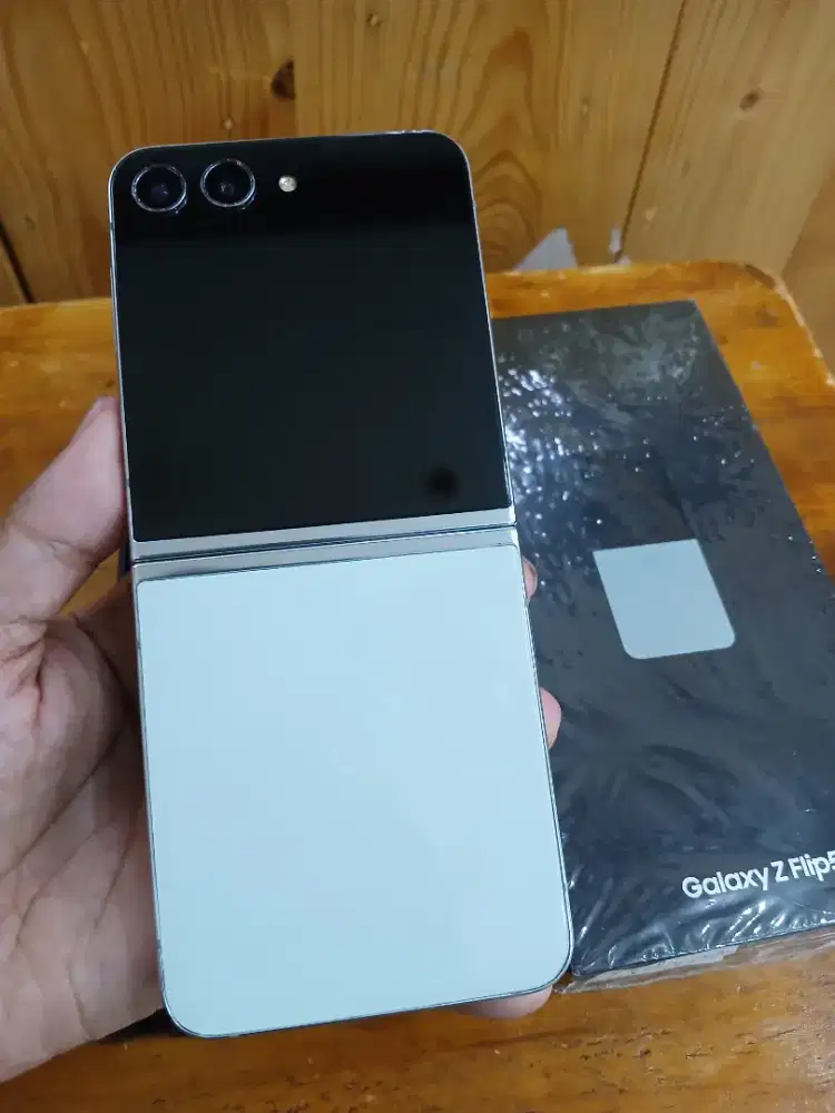 Samsung Z Flip 5 8/256Gb SEIN