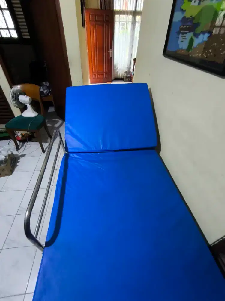 Tempat tidur rumah sakit