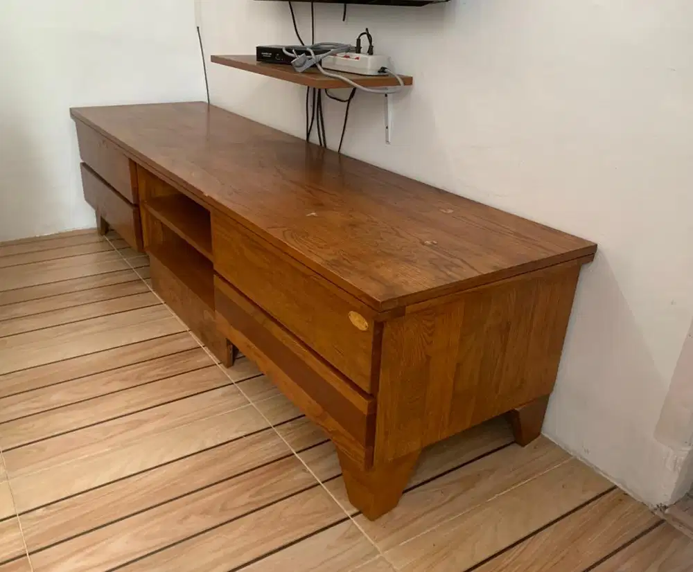 Meja TV Kayu Solid Louis Philip Furniture