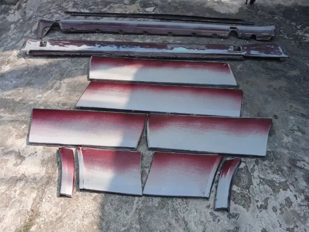 Side moulding dan side skirt mercy boxer/mercedes W124 komplit