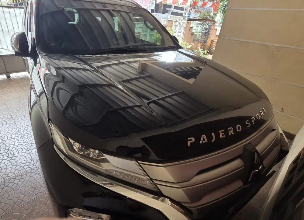 Pajero Sport Dakar Ultimate 4x2 AT 2022 – Hitam – Istimewa