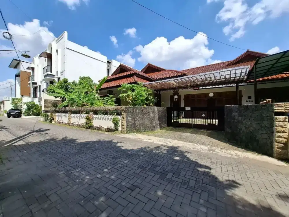 Rumah Jawa Klasik Mewah Berwibawa di Pogung Dalam Ringroad Sleman