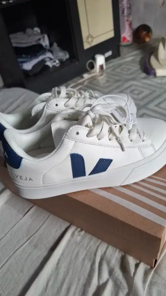 Sepatu Veja sz 36