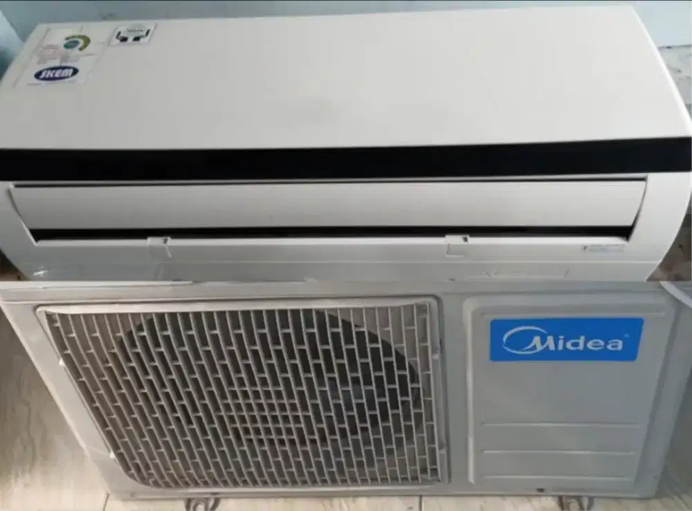 Jual ac midea 1/2 pk  lowwt 310 watt kondisi 95% ori semua