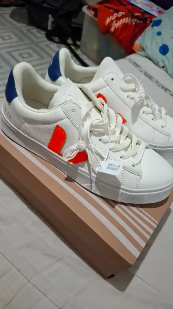 Sepatu Veja sz 43