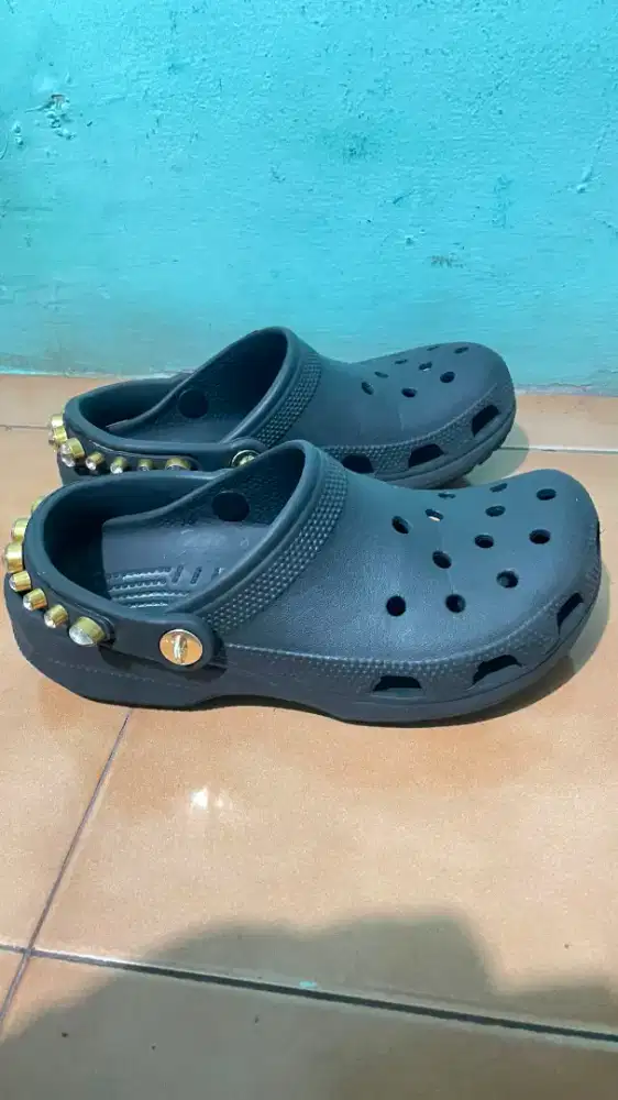 Sendal CROCS CLASSIC ORIGINAL w6 preloved