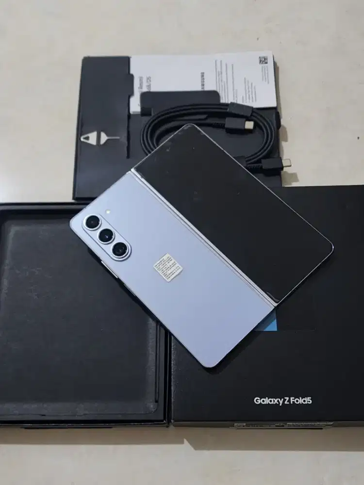 Samsung Z Fold 5 5G 12/512Gb, warna Icy Blue, kondisi 99,9% Sempurna