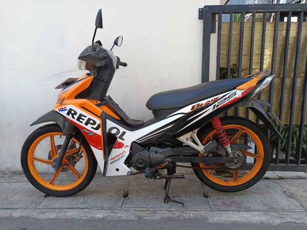 Honda blade fi 2014 lengkap bagus