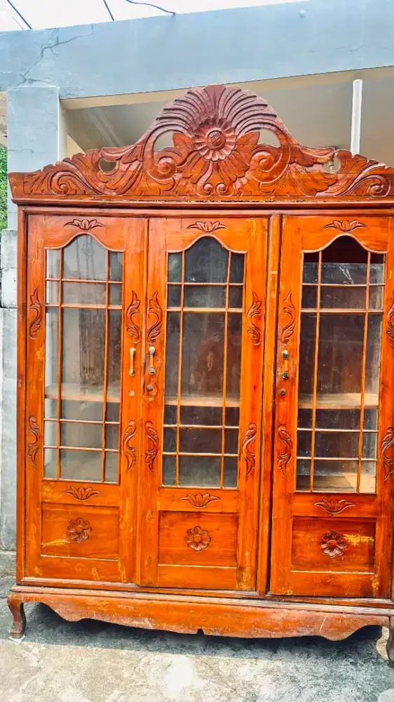 Lemari ukiran Jepara 3 pintu