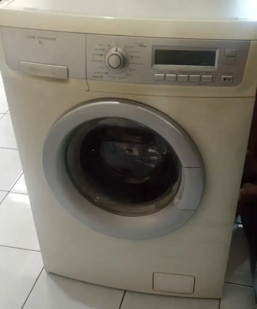 Mesin cuci electrolux kap besar