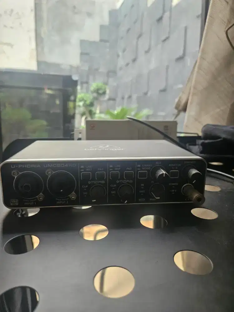 Dijual Audio Interface Soundcard Behringer UMC202 HD