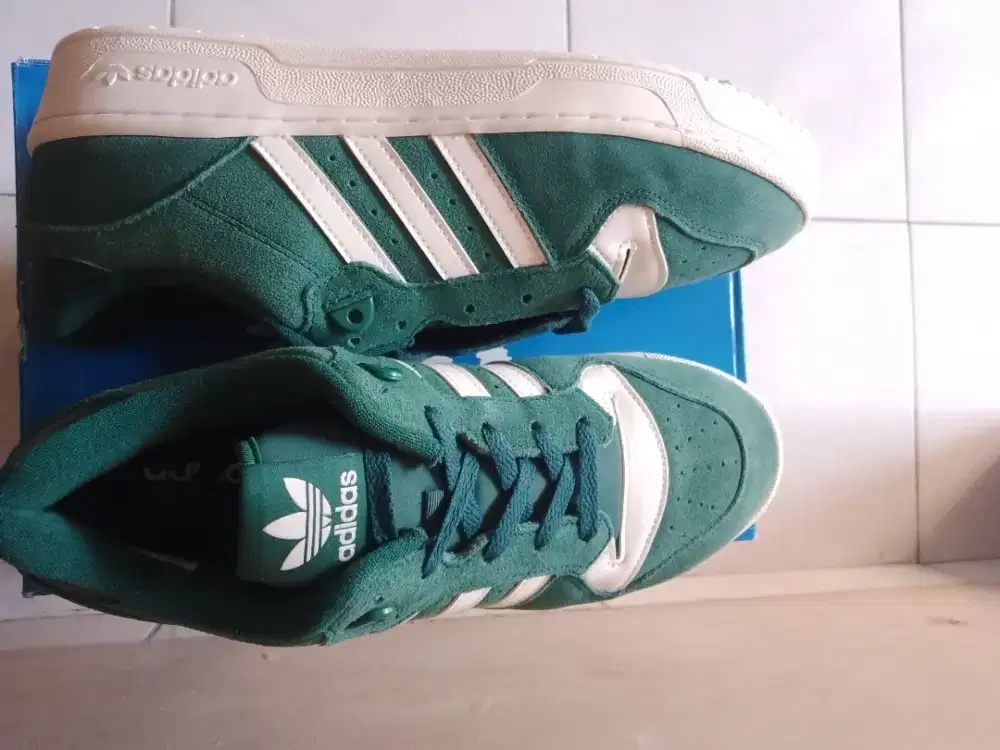 Sepatu Adidas rivalry low green