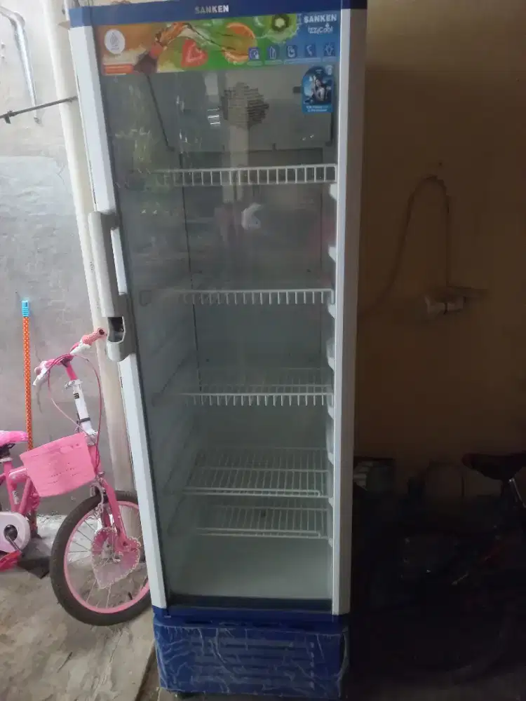 Dijual  show case