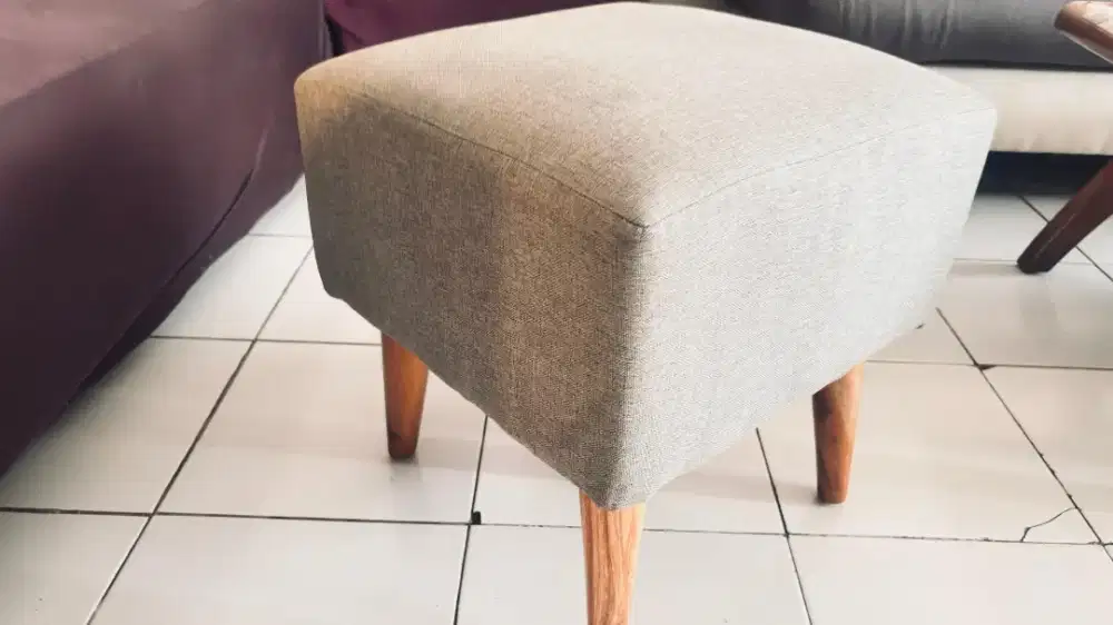 Kursi stool kotak polos furniture.