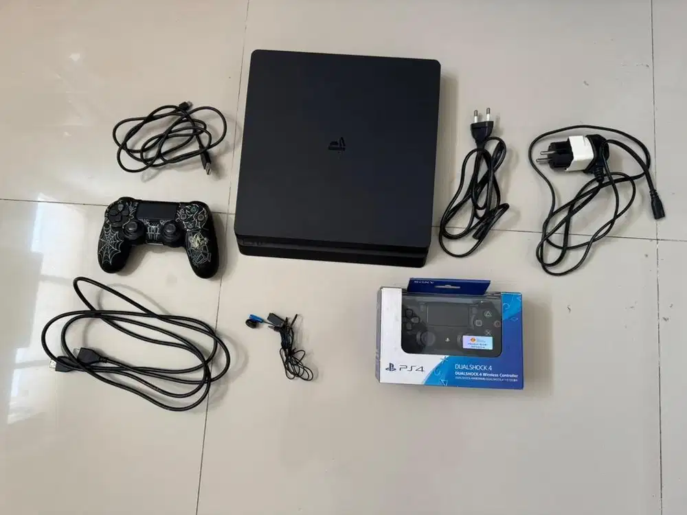 PS4 slim Bekas CUH-2106a pribadi