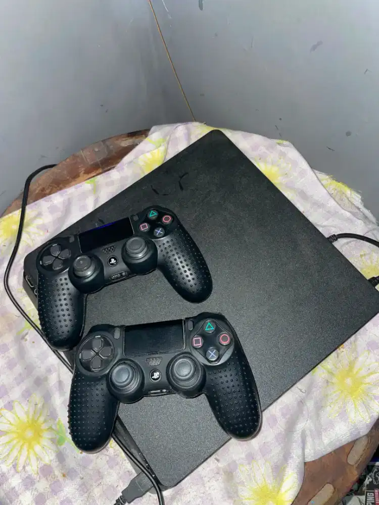 Dijual playstation 4 slim