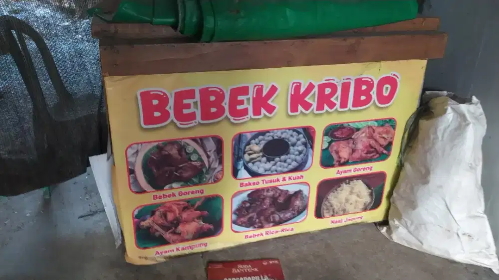 Booth jualan kayu
