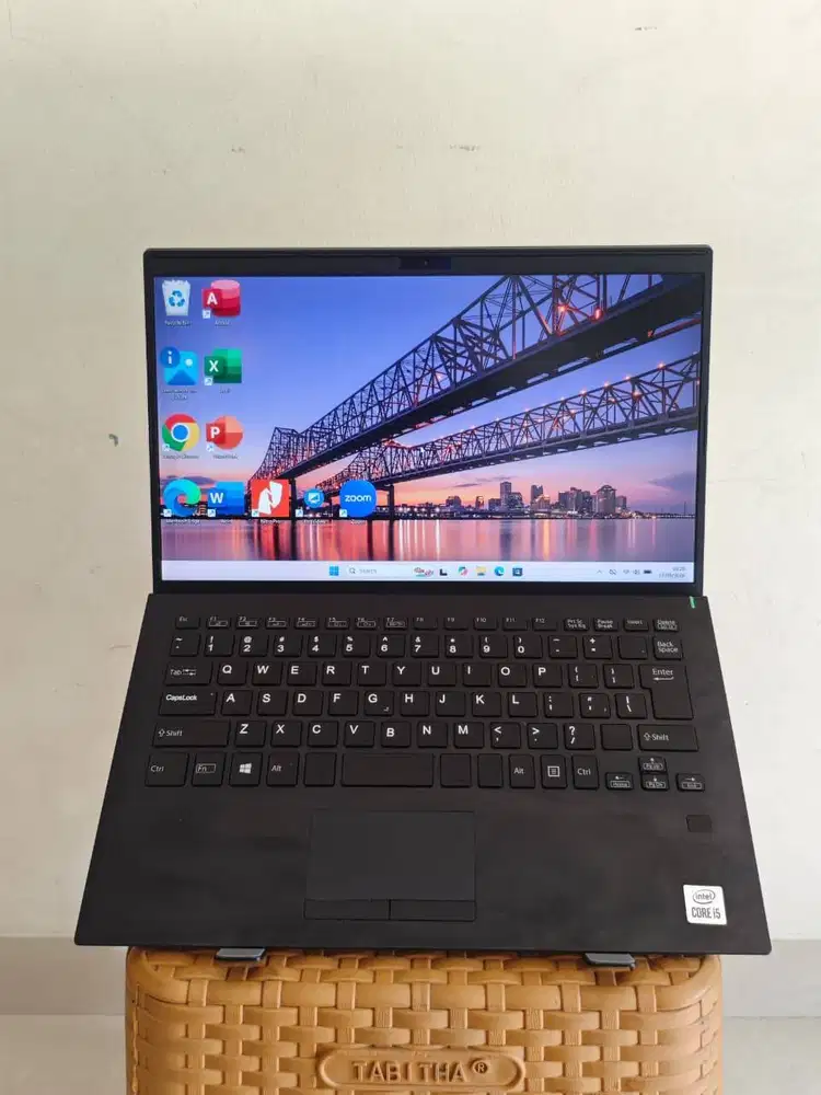 Sony VAIO Core i5 Gen 10 RAM 8GB SSD NVMe 256GB FHD Windows 11 Pro