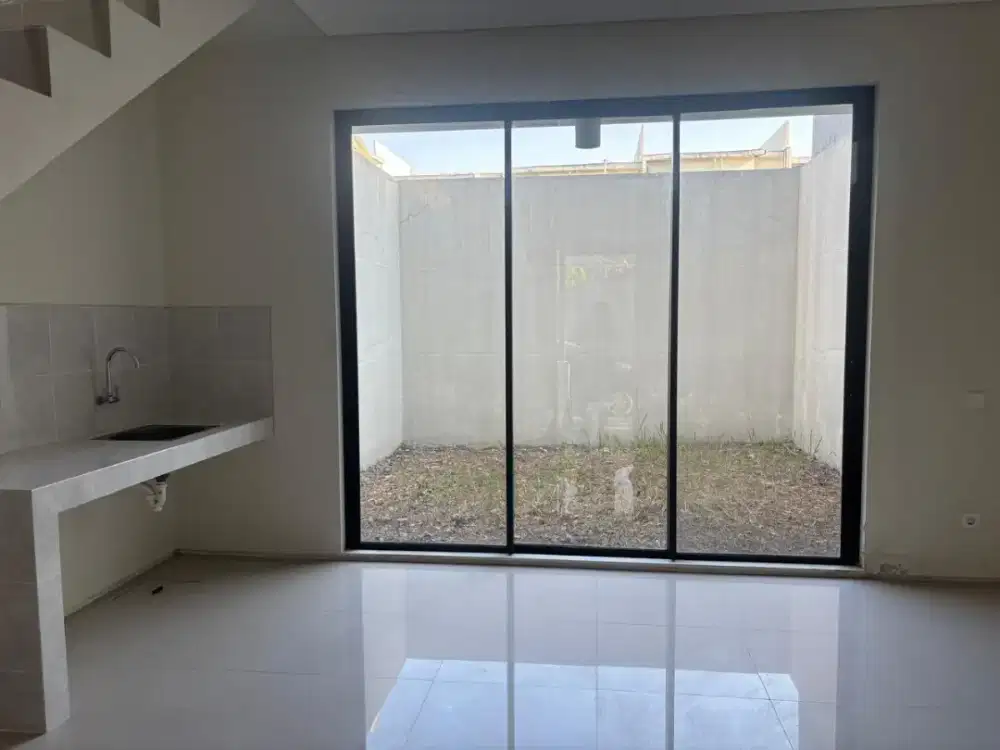 DiSewakan Rumah Baru 2 Lantai di area Northwest, Citraland, Surabaya