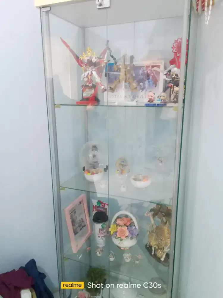 Di Jual Lemari Kaca 2 Pintu