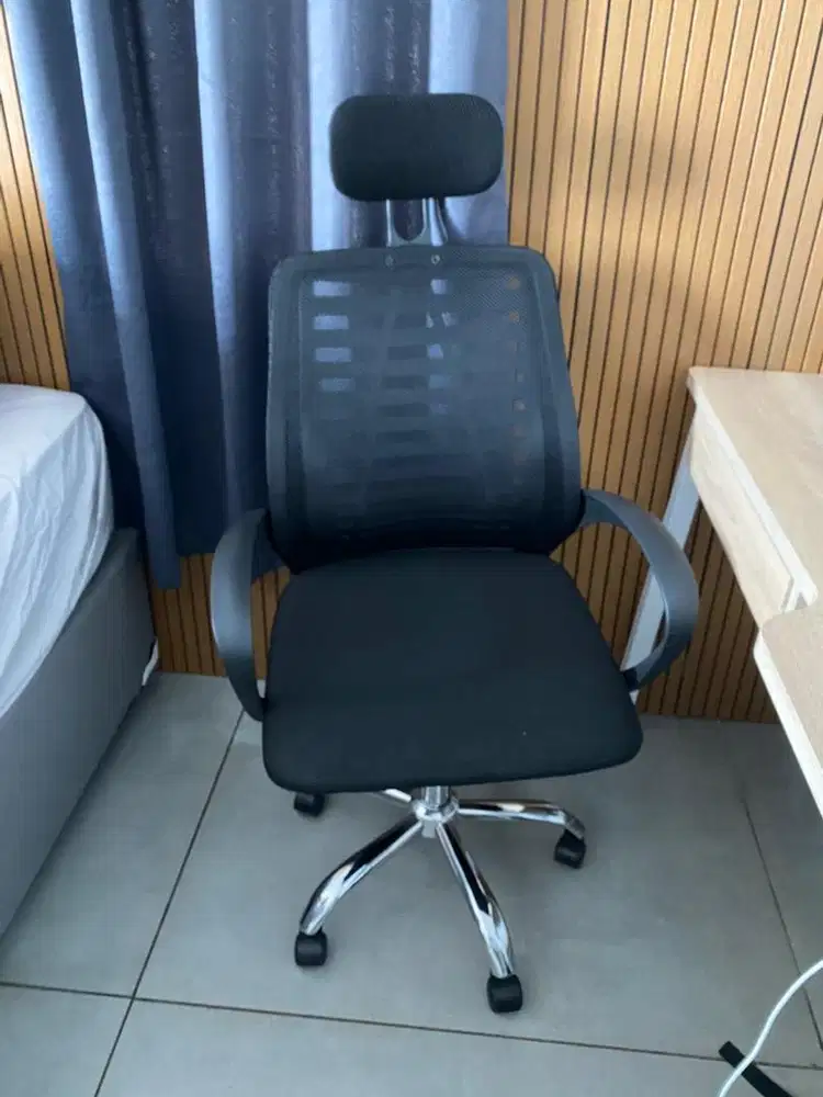 2 Kursi kantor hitam