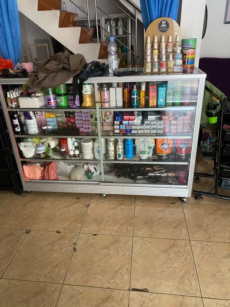 Etalase kaca bekas