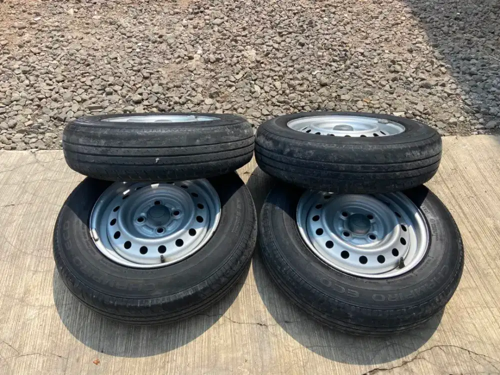 Velg kaleng plus ban bekas sigra ring 13