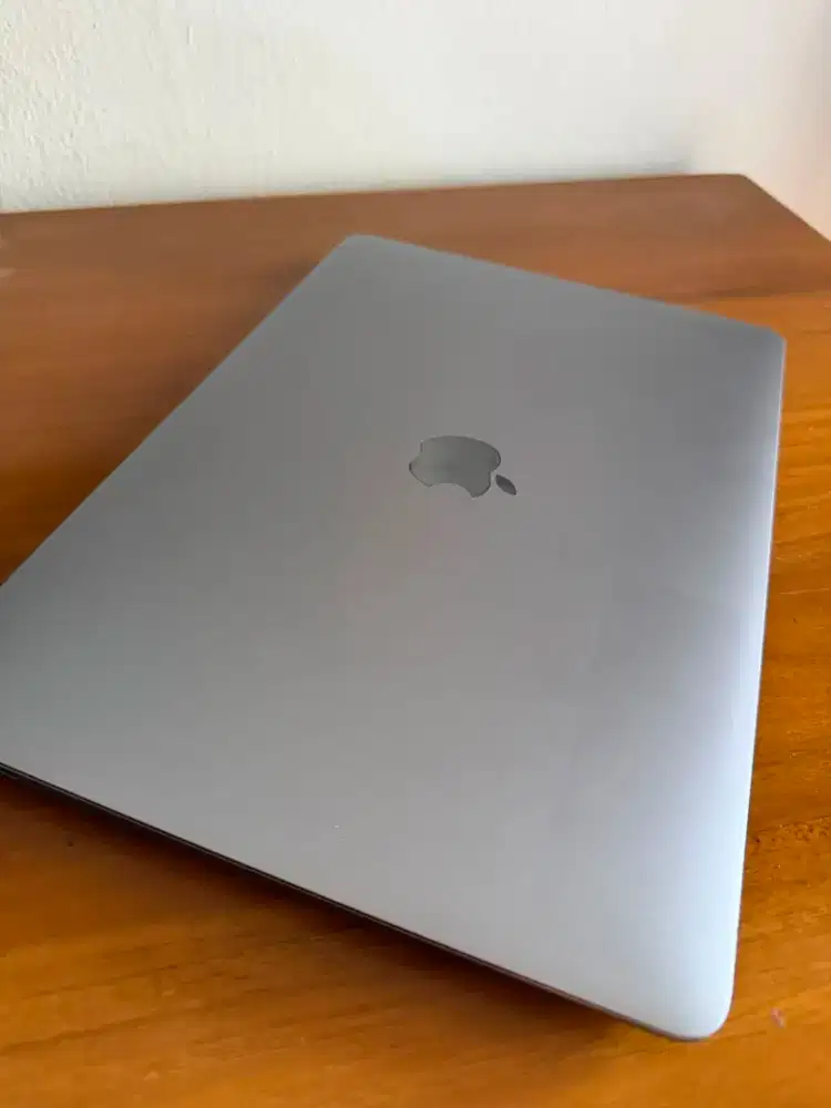 Macbook air 8/256 (2020)