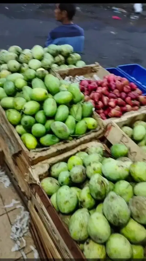 Dicari laki2 yg tidak merokok dan perempuan untuk jaga toko buah mnman