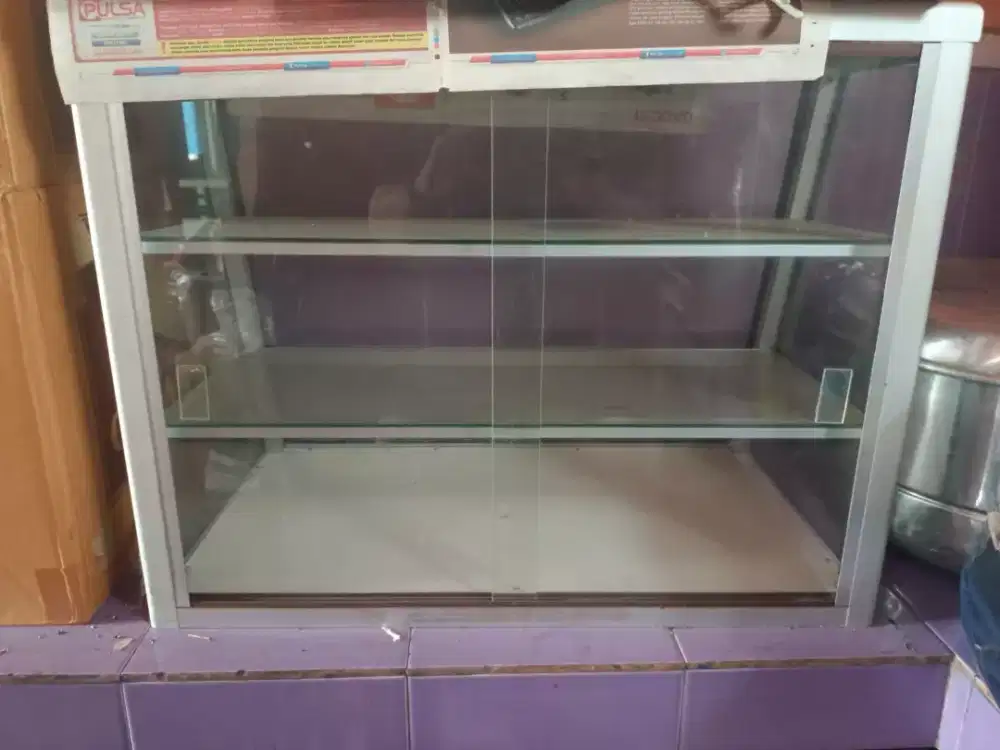 Etalase Kaca Baru