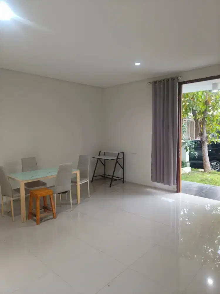 DiSewakan/Jual Rumah Tergolong baru di area NorthWest, Ciputra, Sby